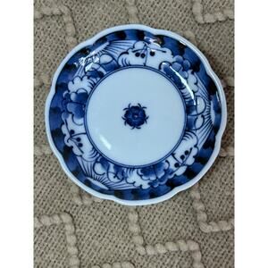 Japanese pottery  blue & white soy sauce dish beautiful